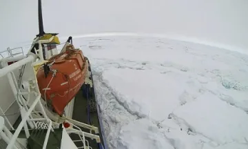 Руски кораб заседна в Антарктика