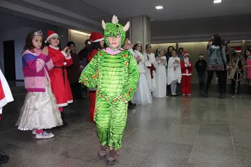 Ани и Алекс с най-добри маскарадни костюми