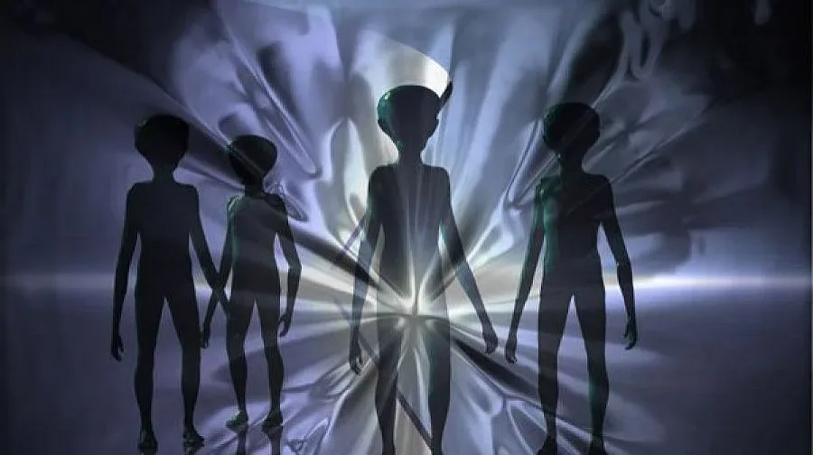 Уфолози: НЛО довело Младенеца на Земята