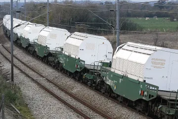 Влак с радиоктивни отпадъци дерайлира във Франция