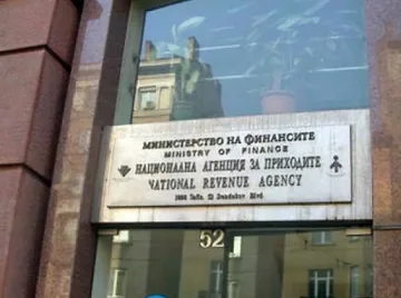 Данъчни със спецзвено на границата 