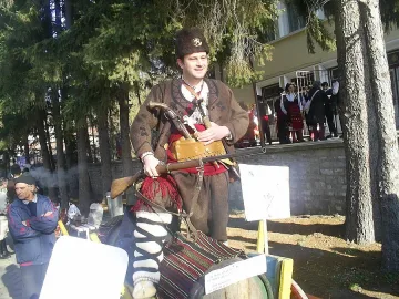 С искрящ пелин загряха за Коледа в Змейово