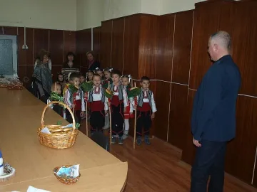 Коледари изненадаха кмета на Симитли