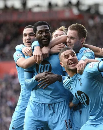 Адебайор донесе победа на Тотнъм