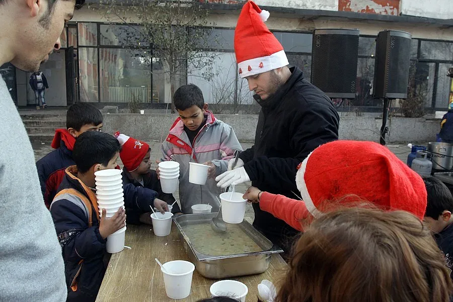 Ути сготви африкански сом за 3000 бежанци