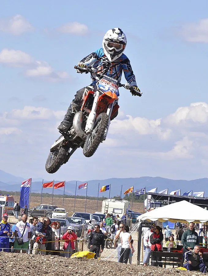 Плевен отстъпи земя на моторите