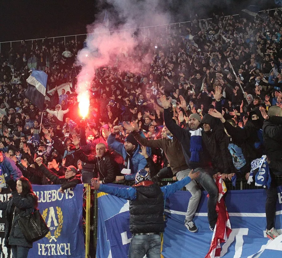 Фенове удрят рамо на "Левски" за строежа