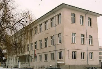 Шестокласници направиха вестник и дариха средствата от продажбата му