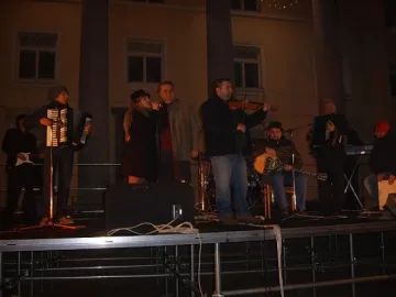 Балканско коледно хоро се изви в Кърджали навръх Изгнажден