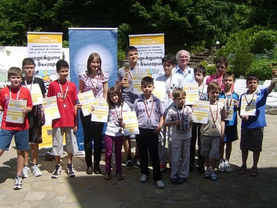 Община отпусна стипендия на двама млади шахматисти