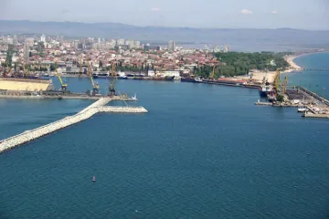 Мъгла затвори пристанище Бургас 