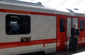 Купуваме билет за влак от вкъщи и ресторанта