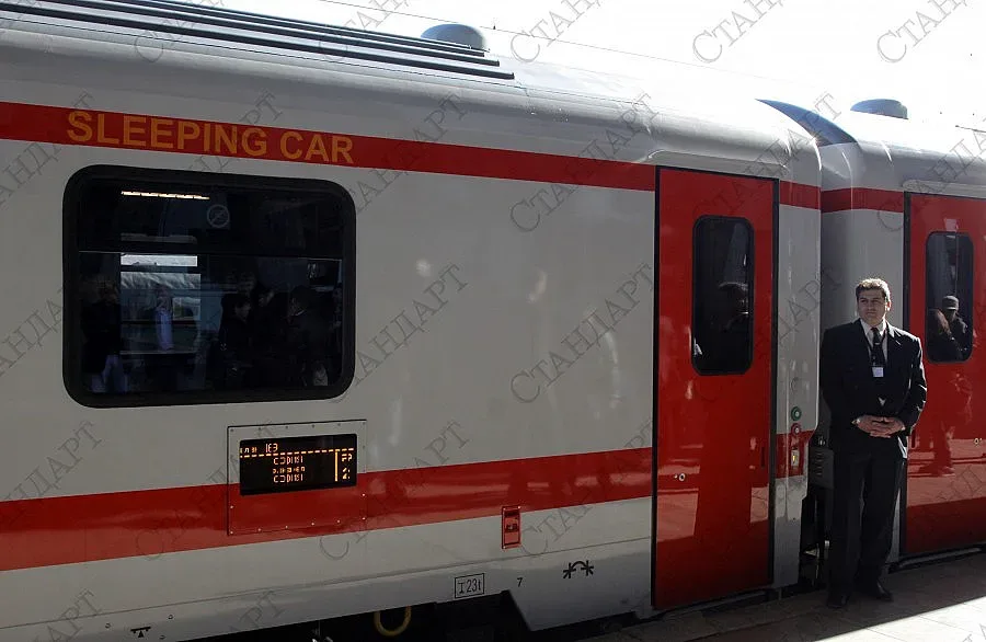 Купуваме билет за влак от вкъщи и ресторанта