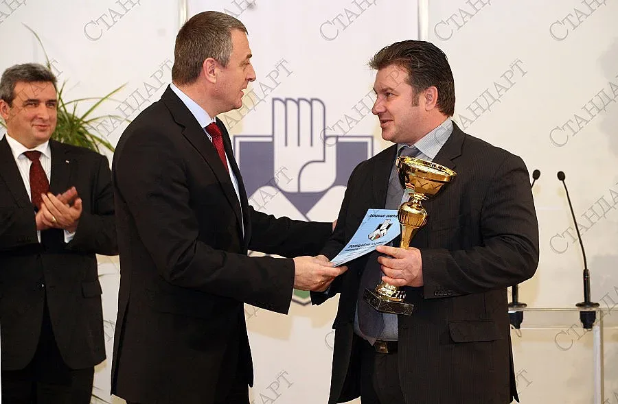 30 дни в Тибет за полицай номер 1