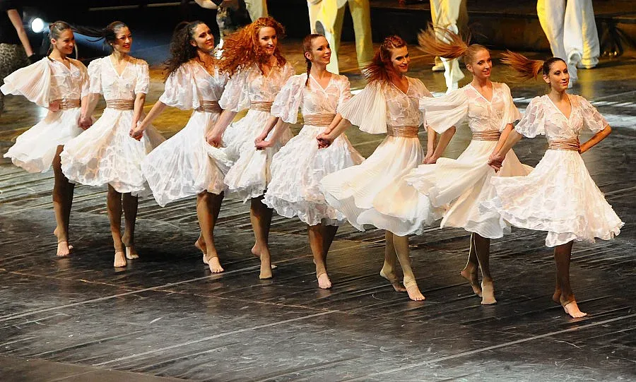 12 000 на крака пред Нешка