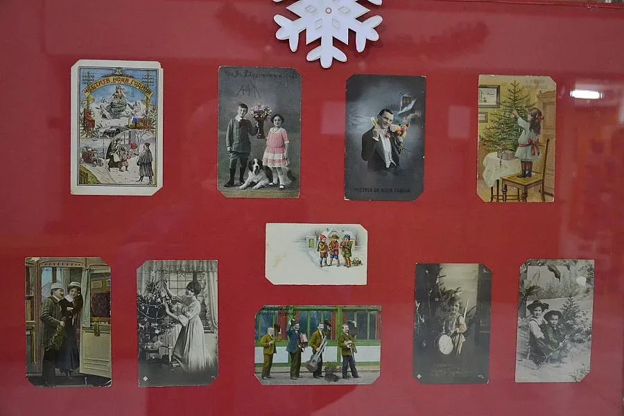 Посетители се удивяват на 100-годишни картички