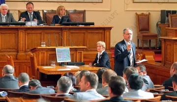 Настоящото правителство е приело 75 закона за 2013 г.