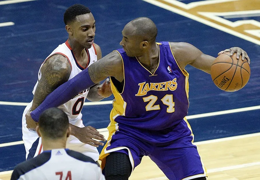 Фенове на Коби Брайънт и Леброн Джеймс с коледен турнир