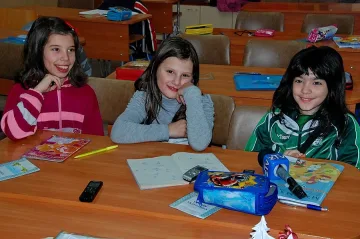 Деца върнаха дамска чанта с пари