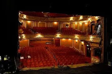 Има жертви при срутването на Аполо Театър в Лондон