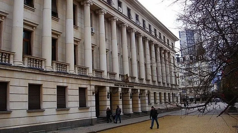 Обсъждат съкращаване на 84 души в отбраната