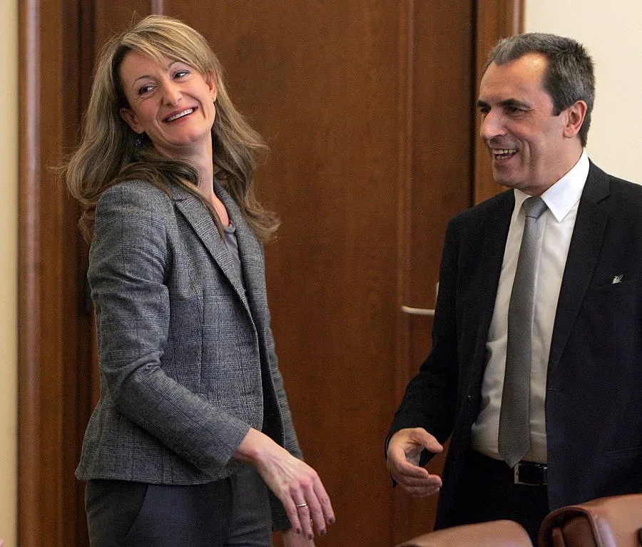 Оставят мъртвите души в министерствата