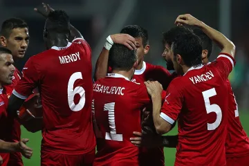 "Сърца червени" на четири цигулки