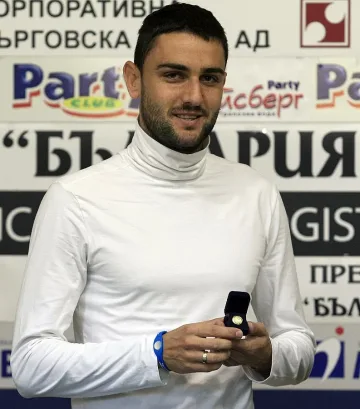 Холандци влизат в играта за Гаджев