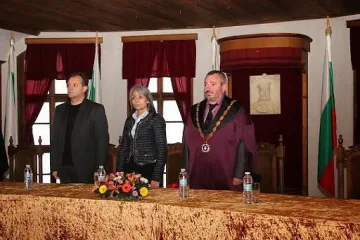 Връчиха дипломите на абсолвенти от ВТУ