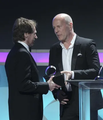 Брус Уилис чака пето дете