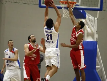 „Лукойл Академик" напуска с победа „Еврокъп"