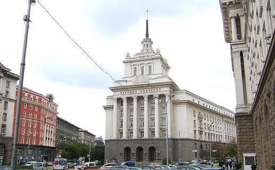 Отварят опожарената част от Партийния дом