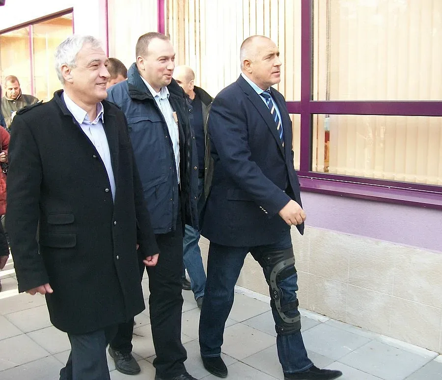 Бойко обвини властта в масово подслушване