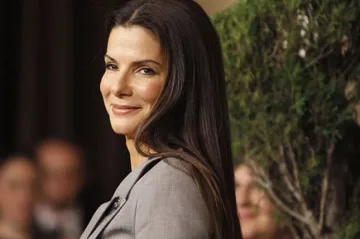 Сандра Бълок дели мегдан с богатите мъже в Холивуд