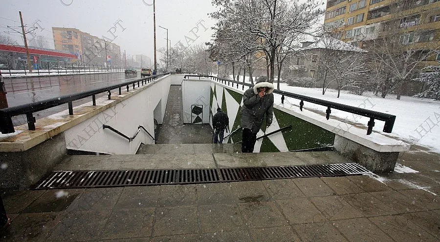 Слагат камери на 15 подлеза на "Ботевградско"