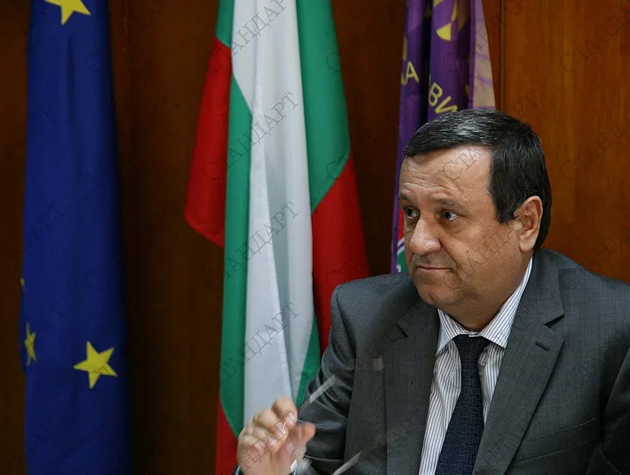 Адемов: 200 бежанци ще учат български