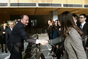 Миков изнесе лекция в Пекинския университет за чужди езици