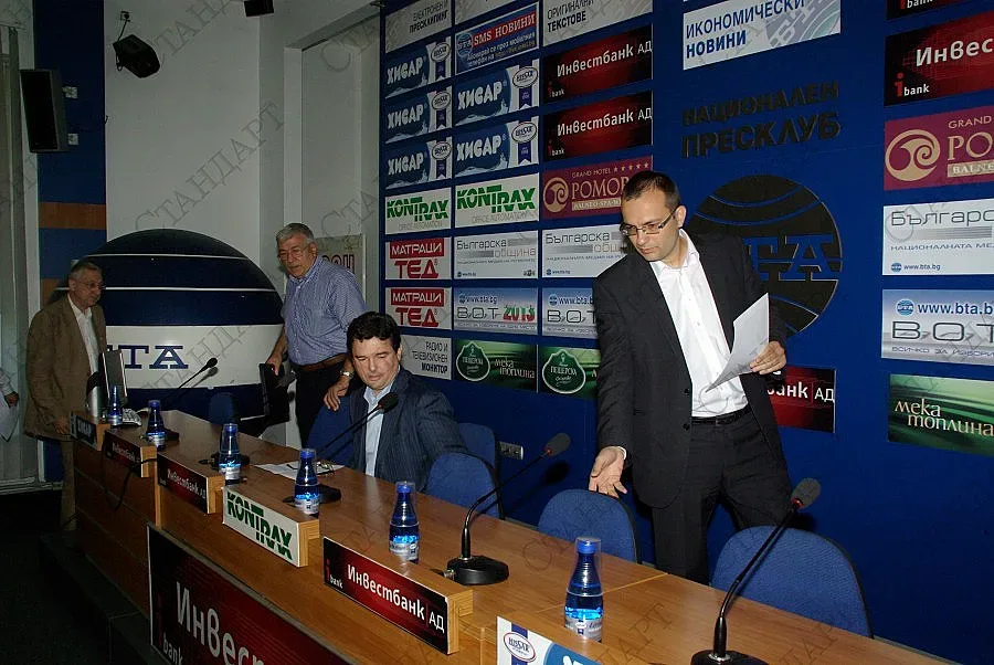 Мартин Димитров напуска Нейнски, но не и реформаторите