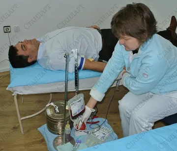 Кметът на Димитровград повлече крак в кръводарителска акция