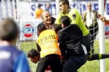 "Бешикташ" преби фен на терена