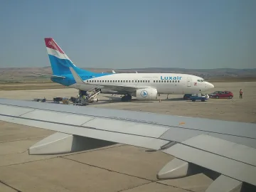 Бранят Сарафово от самолетите със стена