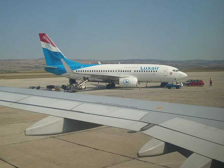 Бранят Сарафово от самолетите със стена