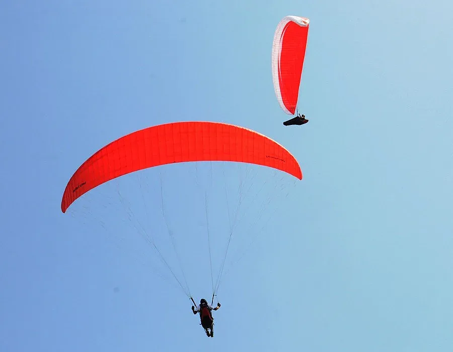 Дядо Коледа каца в Сопот с парапланер