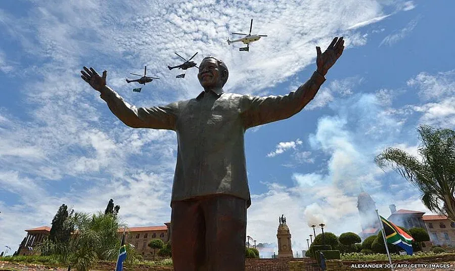 В Претория откриха статуя на Нелсън Мандела