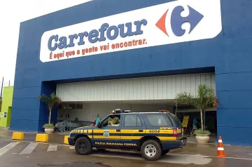 Carrefour купува 127 магазина