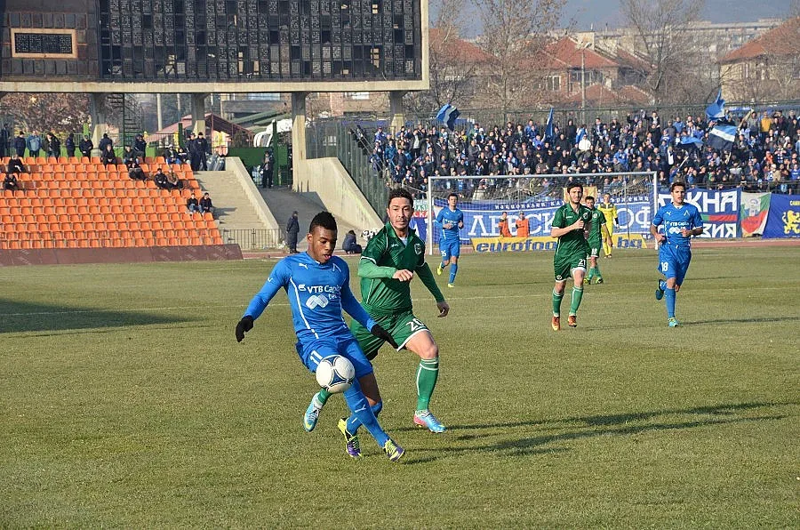 "Левски" размаза "Нефтохимик", зимува трети 