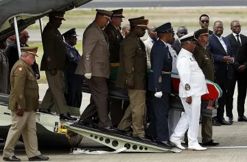 Погребват Мандела в Куну