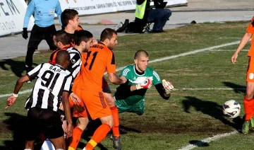 Касапница, кал и 7 гола на Лаута