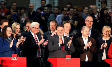 Социалдемократите влизат в коалиция с Меркел
