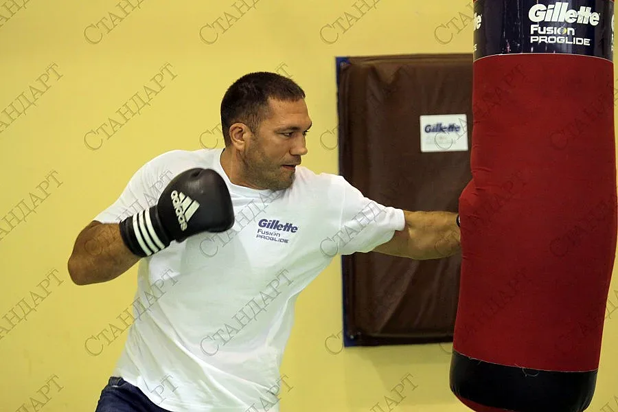 Кобрата защитава пояса довечера